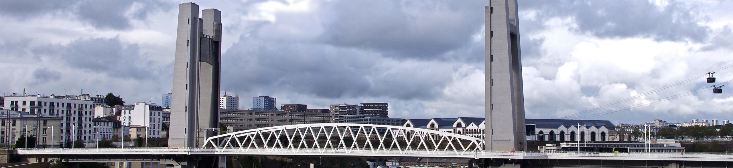 Photo du pont de Recouvrance de Brest, Ville de la loge de francs-maçons Iroise, de l'ordre maçonnique mixte international le Droit Humain